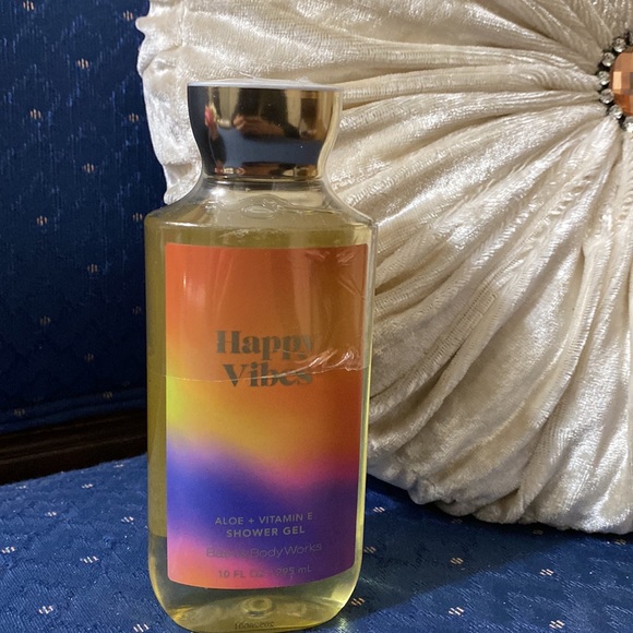 BATH & BODY WORKS SET. . . HAPPY VIBES SCENT - Picture 3 of 6